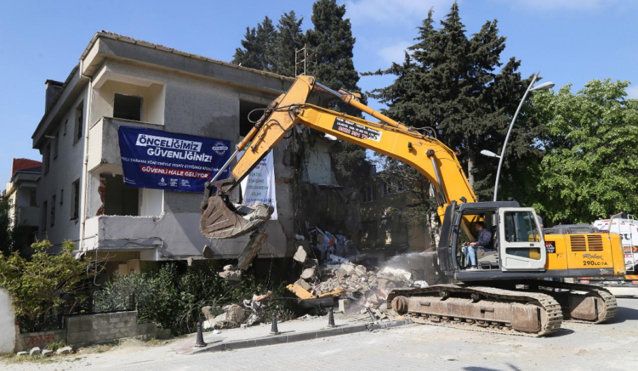 Deprem riski taşıyan 28 daire kentsel dönüşüm kapsamında yıkıldı!