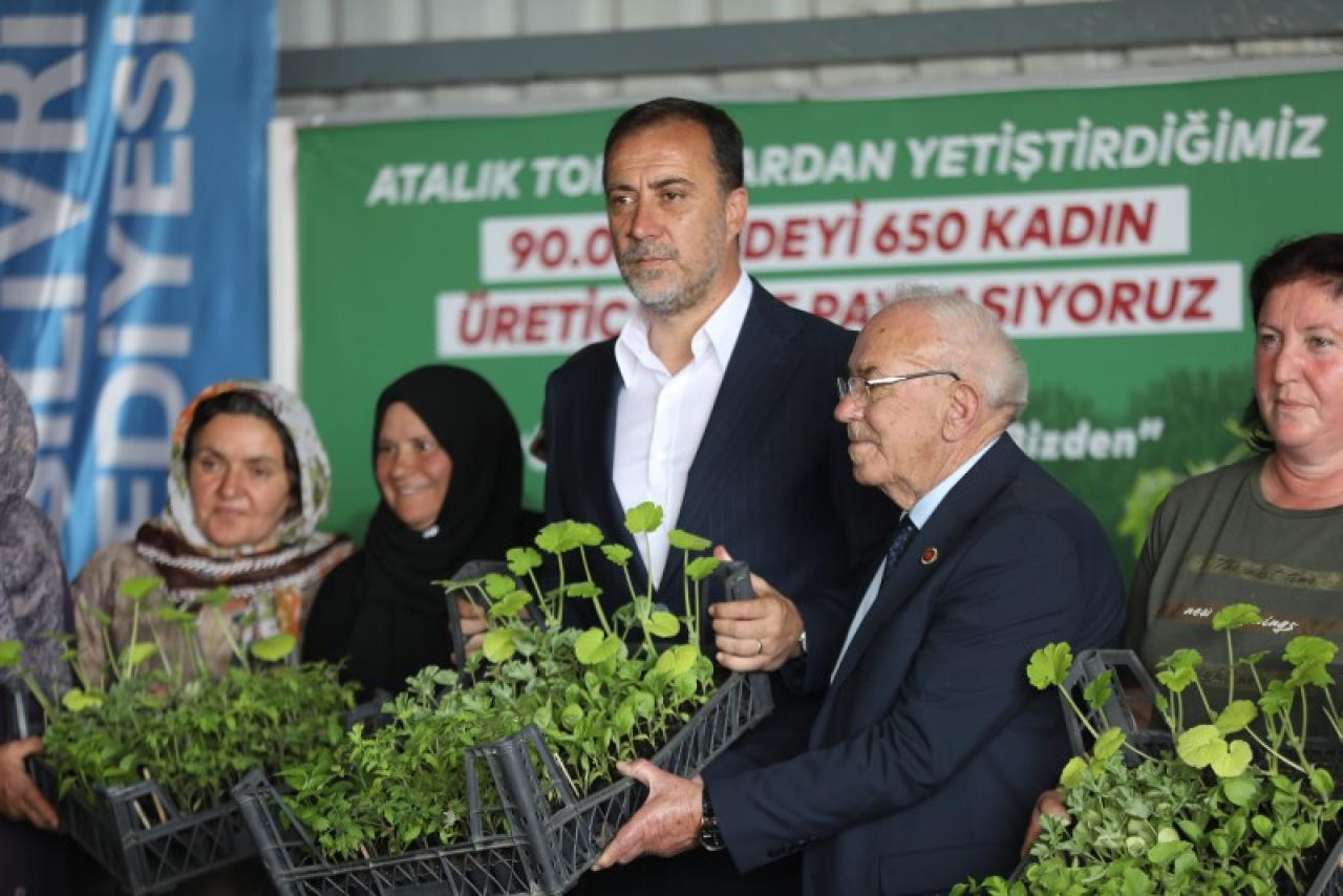 SİLİVRİ BELEDİYESİ 650 KADINA 90.000 FİDE DAĞITTI