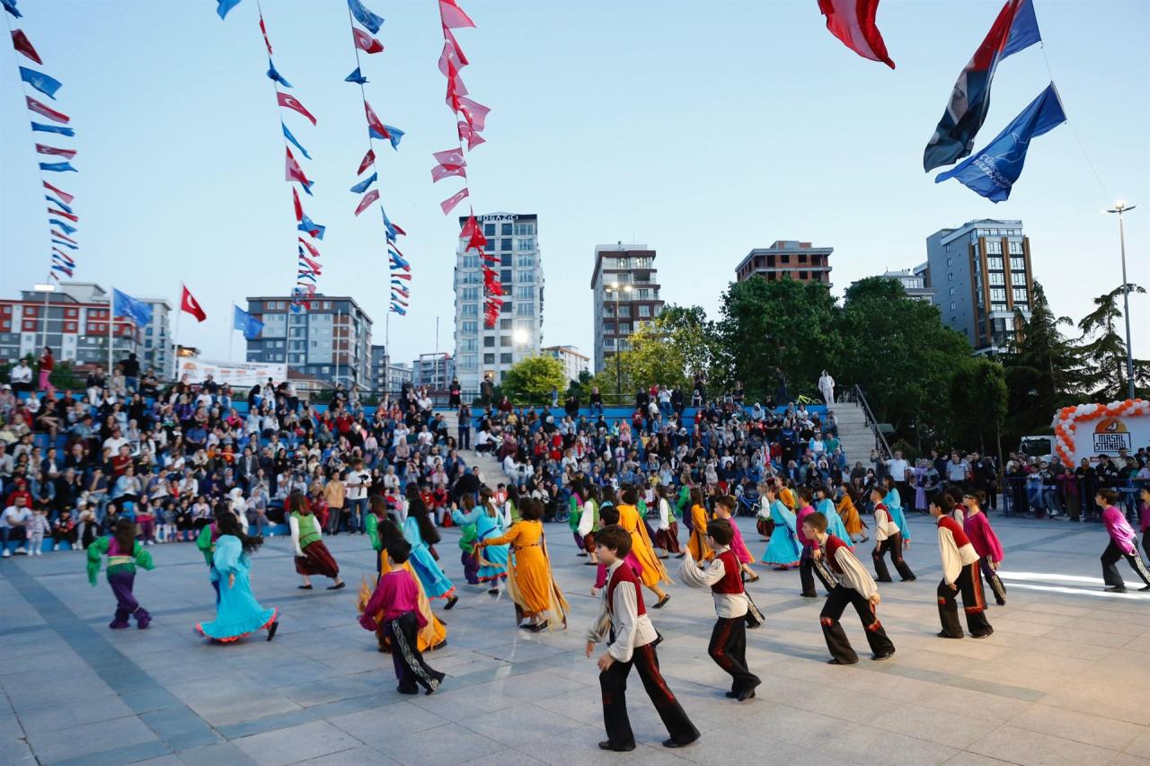 IV. MASAL İSTANBUL FESTİVALİ’NE KÜÇÜKÇEKMECE GÖLÜ’NDE RENKLİ AÇILIŞ