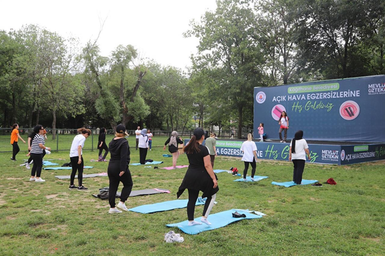 KÂĞITHANELİLER AÇIK HAVA EGZERSİZLERİ İLE GÜNE ZİNDE BAŞLIYOR