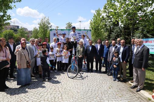 AYNI GÜN HEM YERDE HEM GÖKYÜZÜNDE YARIŞTILAR