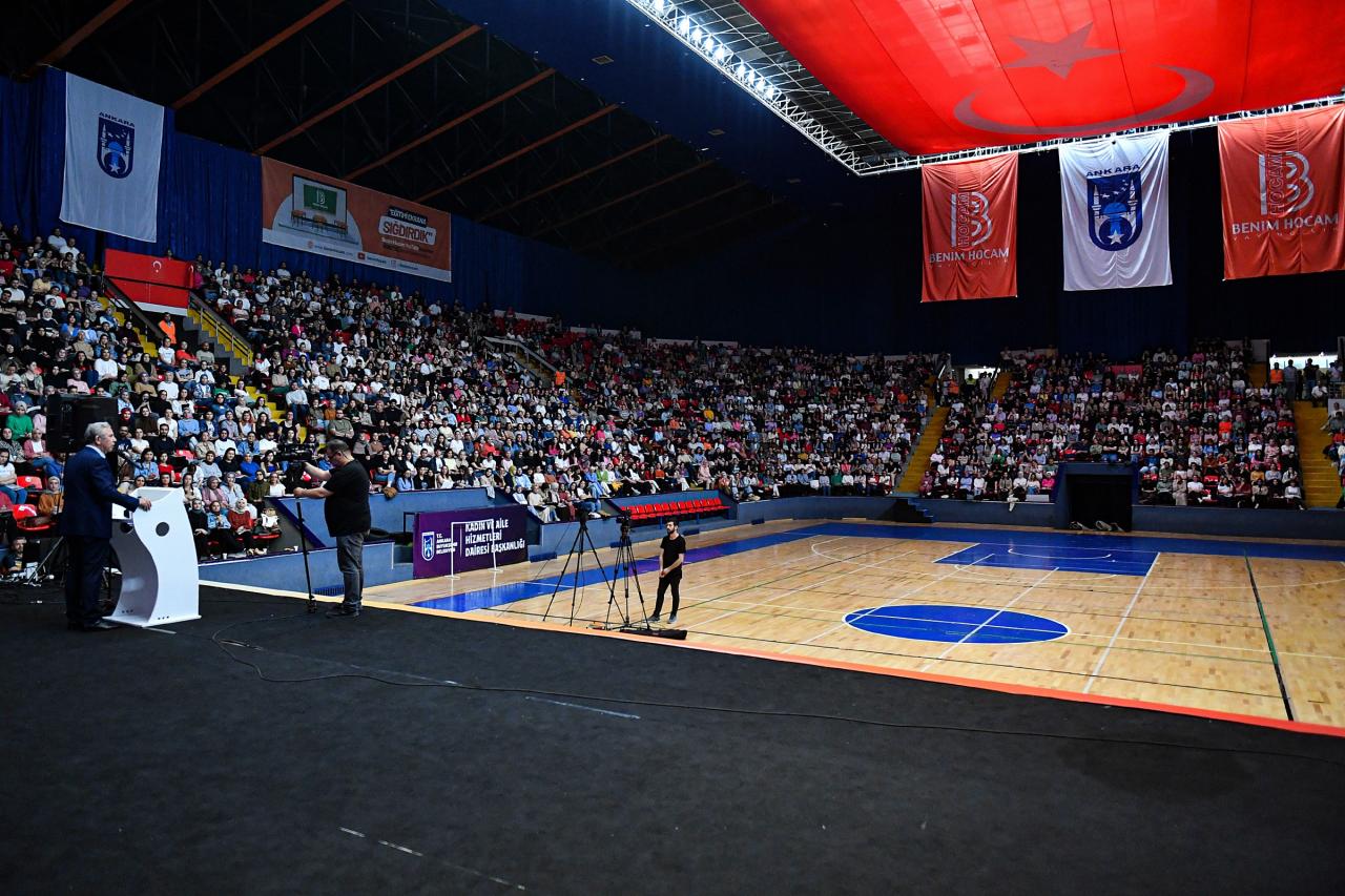 MANSUR YAVAŞ ‘KPSS GENEL TEKRAR KAMPI’NA KATILAN ÖĞRENCİLERLE BİR ARAYA GELDİ