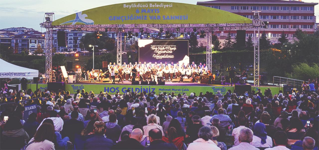 BEYLİKDÜZÜ BELEDİYESİ HALK MÜZİĞİ TOPLULUĞU TAM NOT ALDI