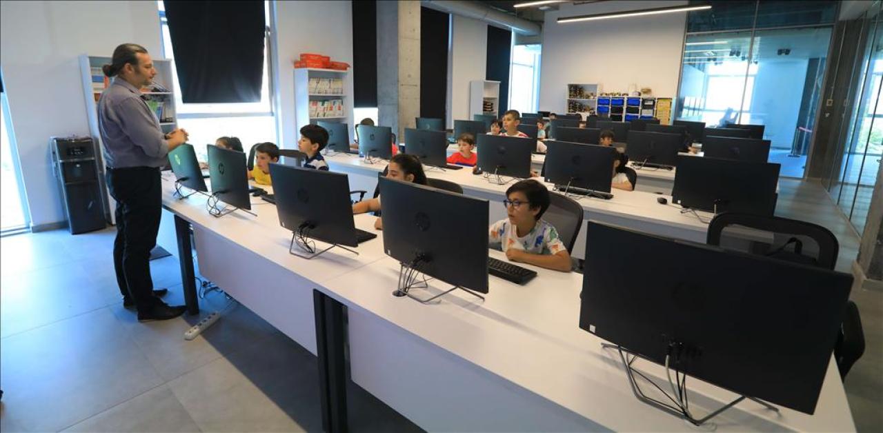BAŞAKŞEHİR’DE GELECEĞİN YAZILIMCILARI EĞİTİMLERE BAŞLADI