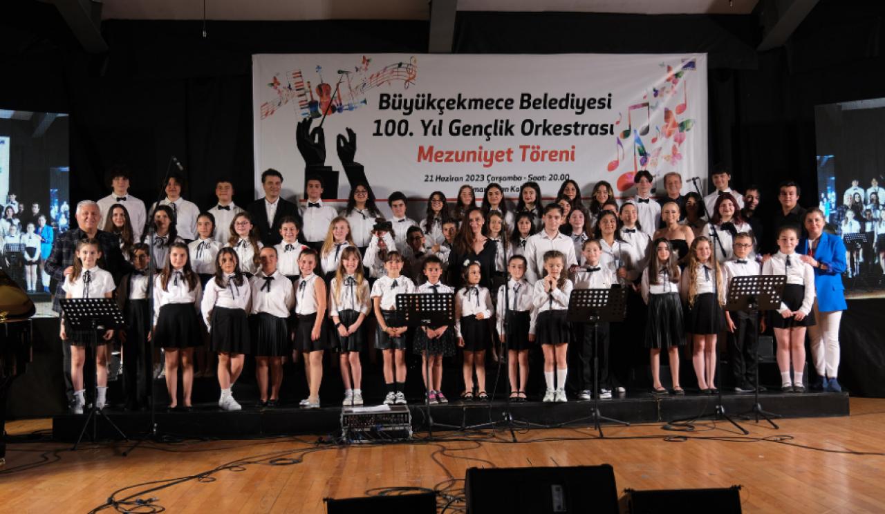 100. Yıl Gençlik Orkestrası muhteşem performansıyla izleyenleri büyüledi