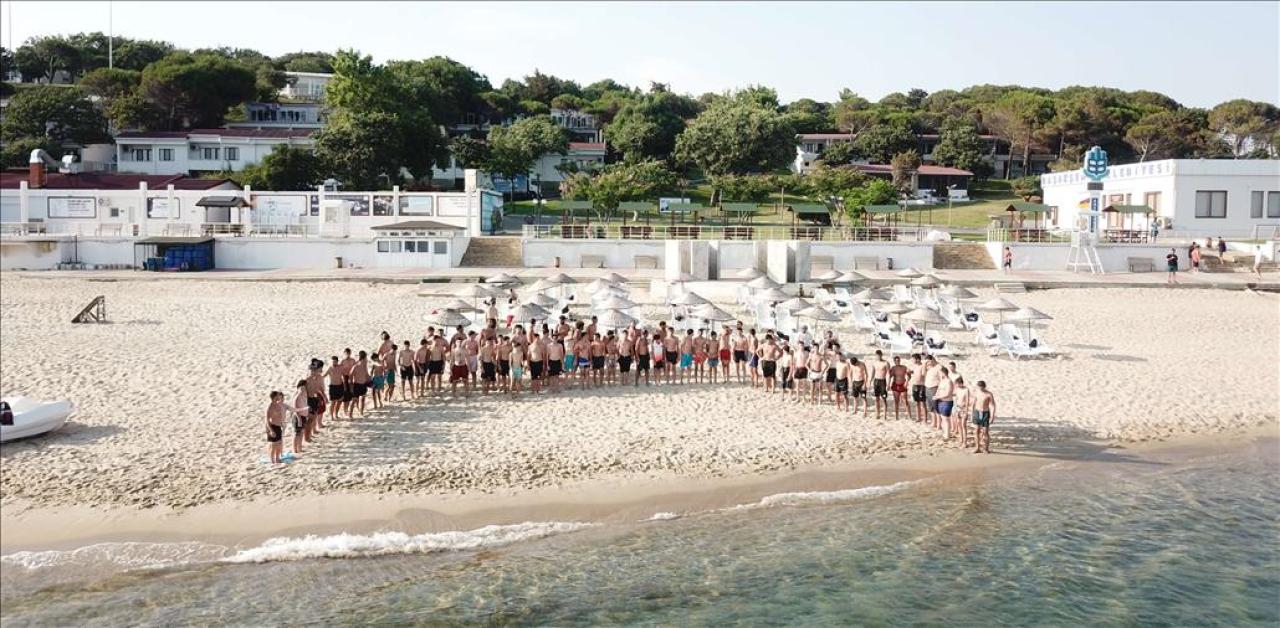 BAŞAKŞEHİRLİ GENÇLERİN SAROS KÖRFEZİ’NDE TATİL KEYFİ