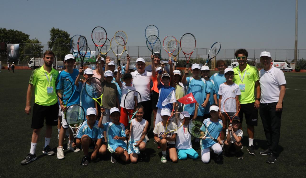 Büyükçekmece’de yaz spor okulu görkemli bir törenle açıldı