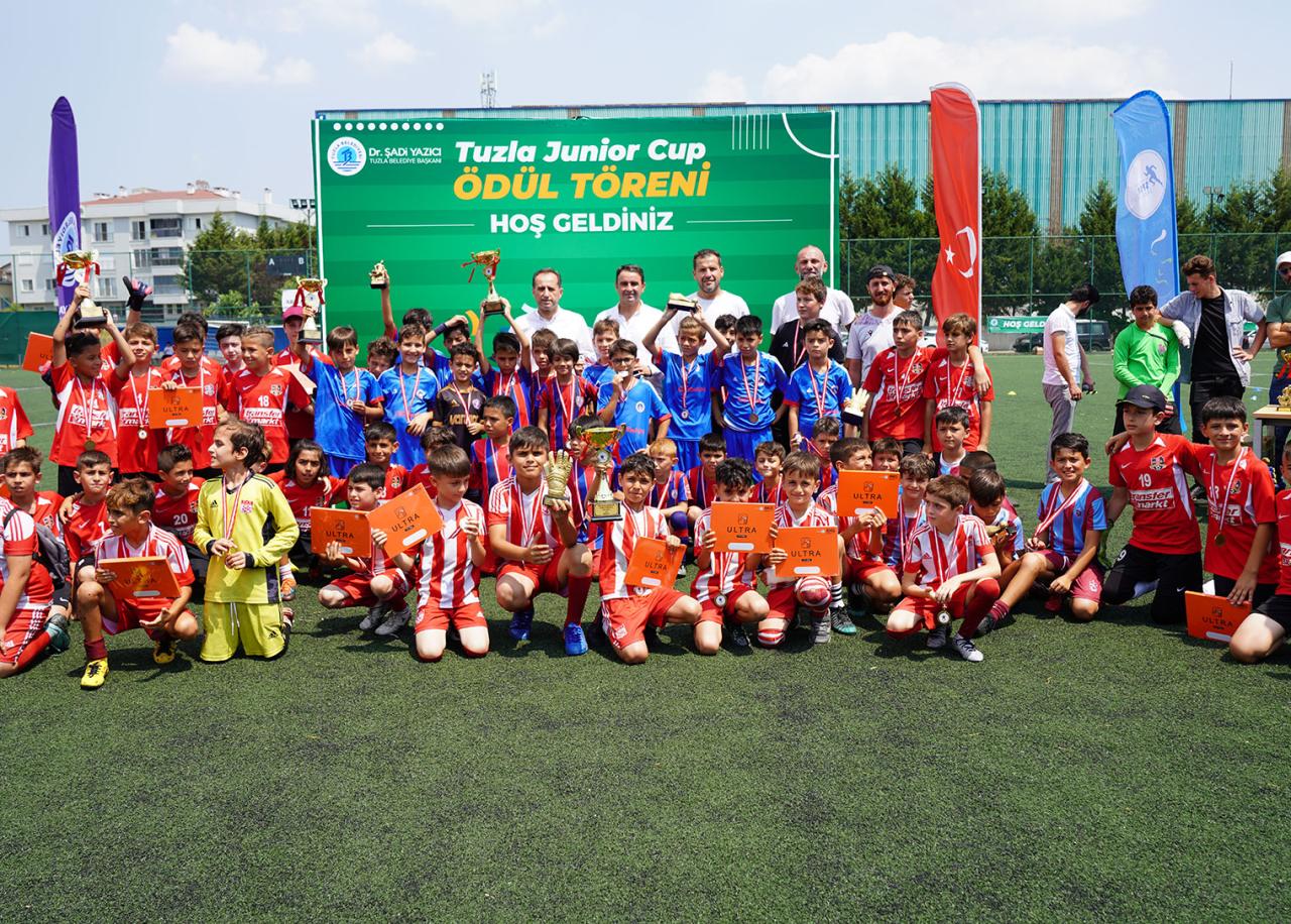 ‘Tuzla Junior Cup Futbol Turnuvası’ Kıyasıya Rekabete Ev Sahipliği Yaptı