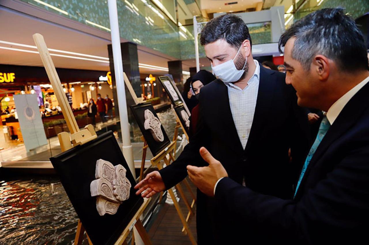 EŞSİZ BEZEMELER BU SERGİDE BİR ARAYA GELDİ