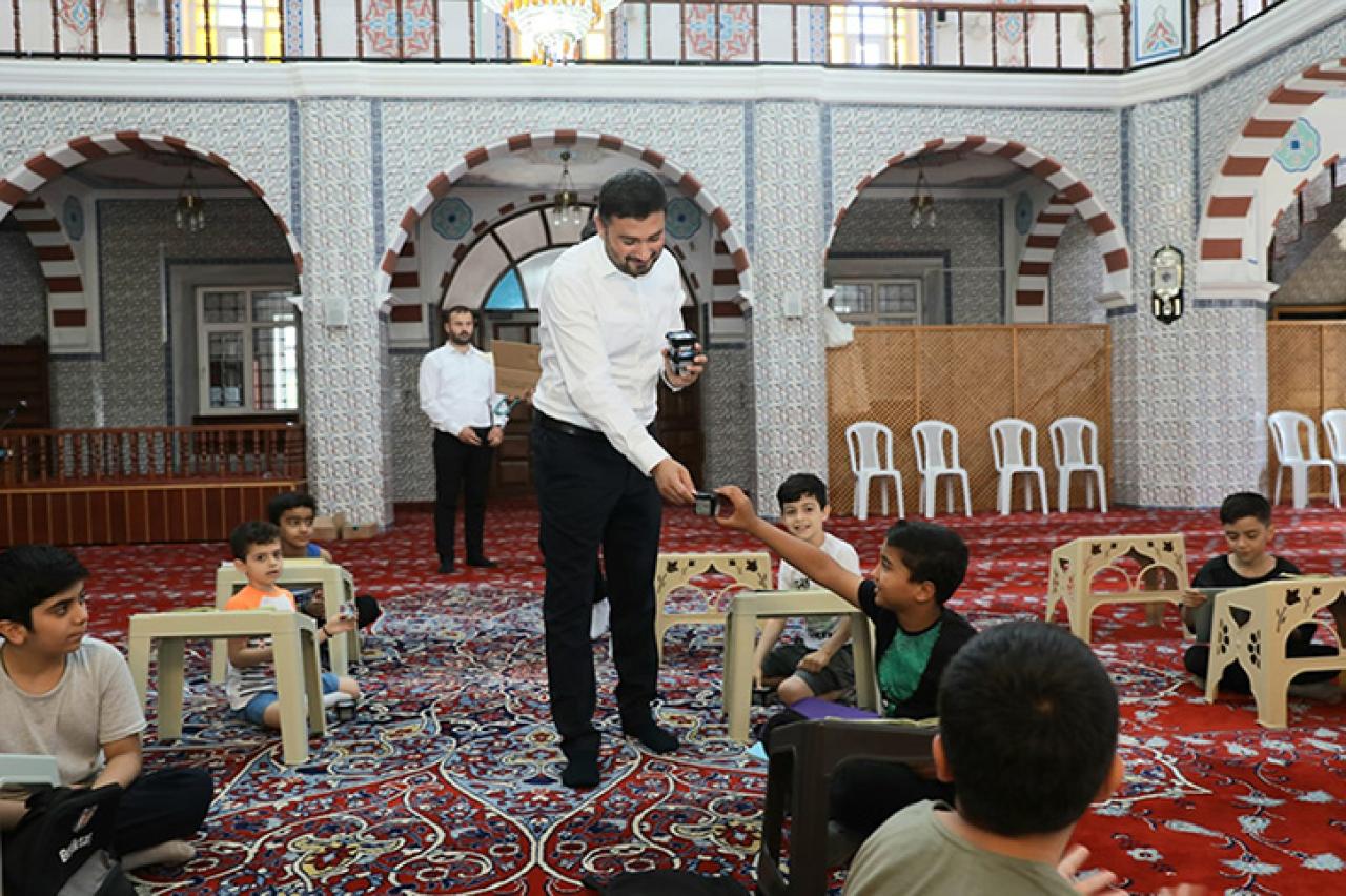 BAŞKAN ÖZTEKİN YAZ KURAN KURSLARINDA ÇOCUKLARLA BULUŞTU