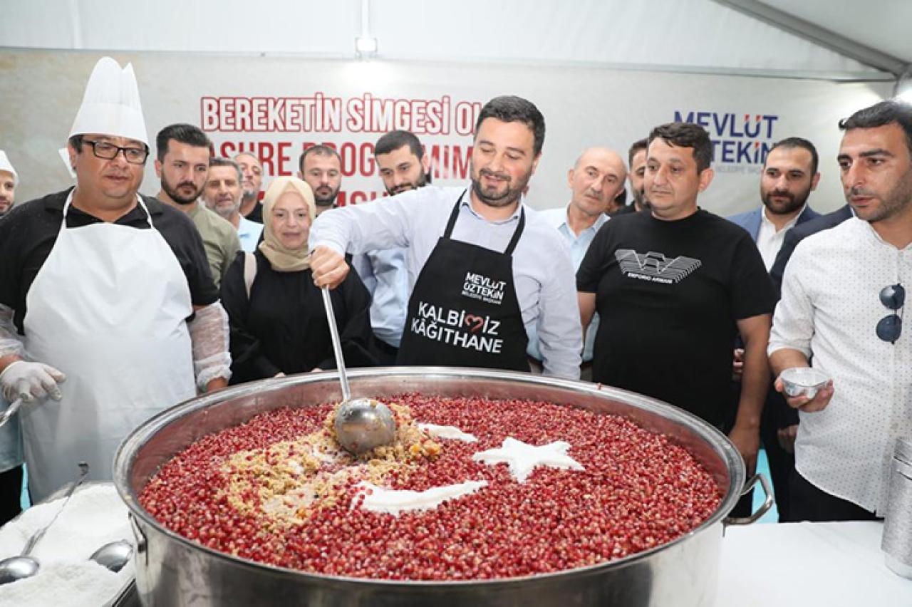 KAĞITHANE'DE 25 BİN KİŞİYE AŞURE İKRAM EDİLDİ