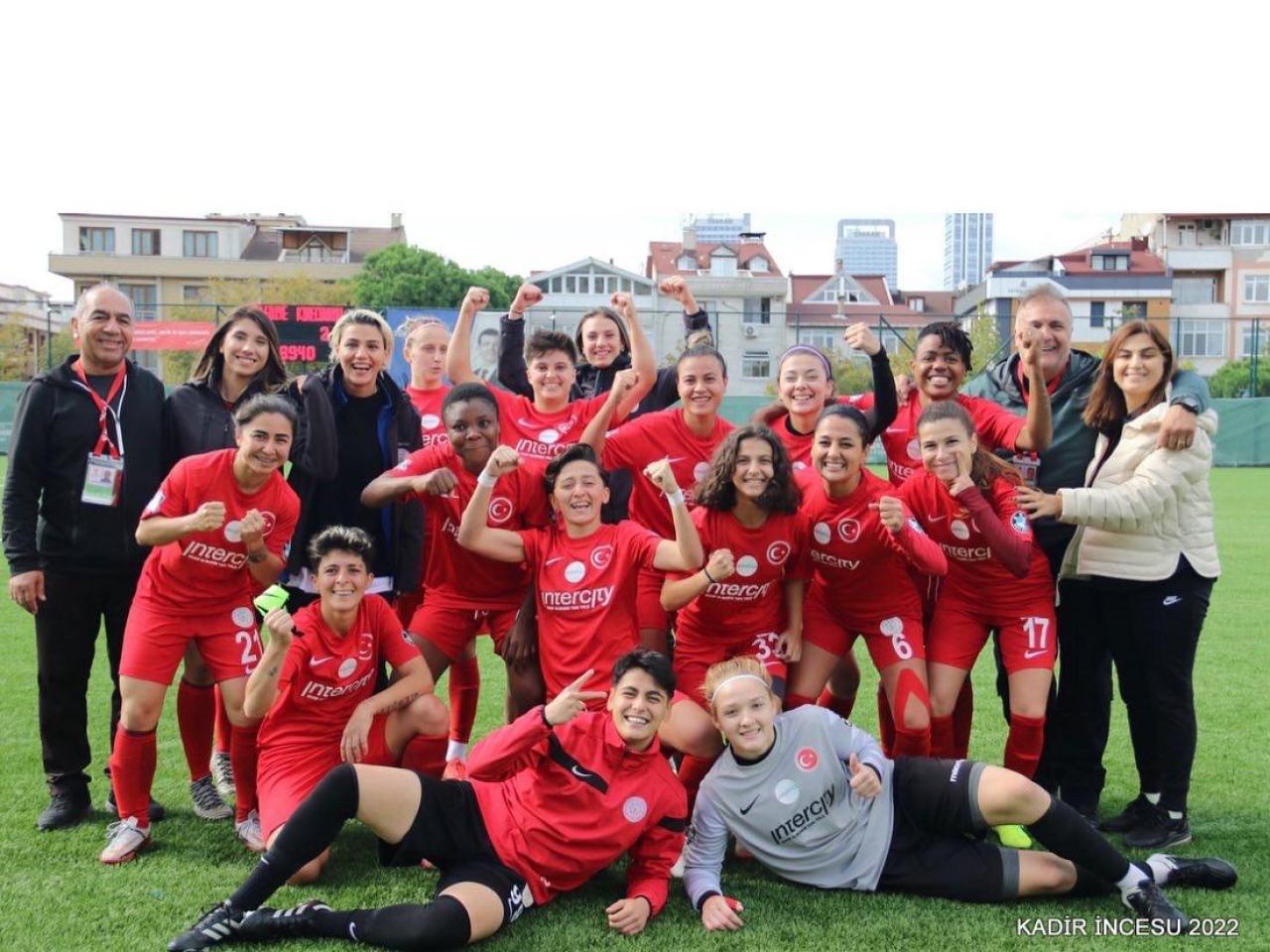 ATAŞEHİR BELEDİYESPOR KADIN FUTBOL TAKIMI'NIN SEZON FİKSTÜRÜ BELLİ OLDU