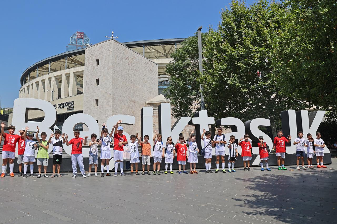 ATAŞEHİRLİ ÇOCUKLAR, STADYUM ATMOSFERİNİ YAŞAMA FIRSATI BULDULAR