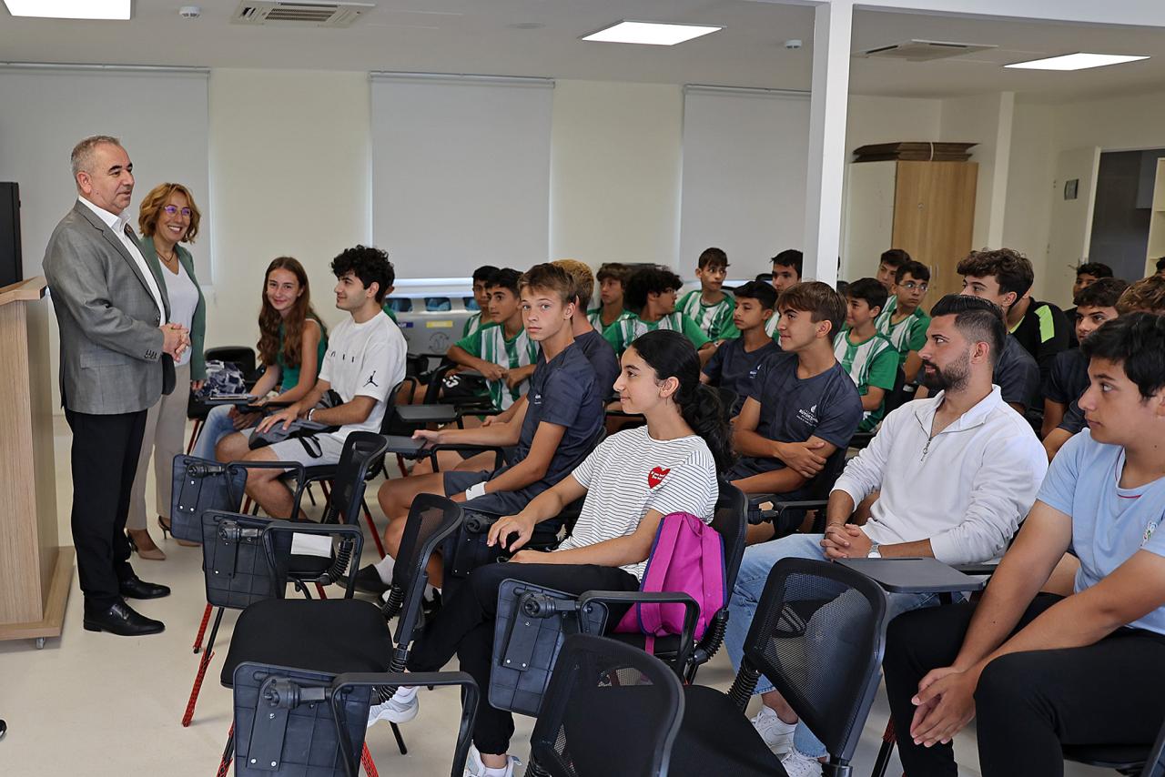 İÇEM’DE EĞİTİM ALAN ÖĞRENCİLERE SERTİFAKALARI DAĞITILDI