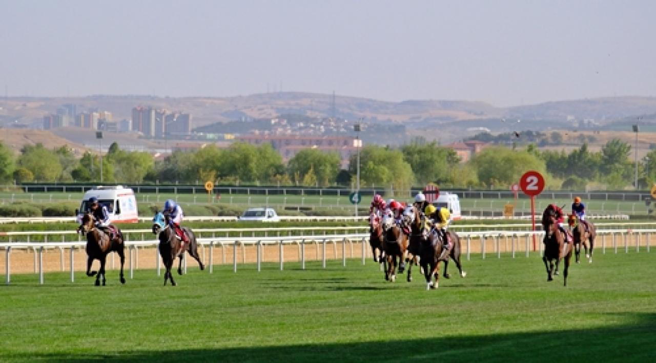 Köroğlu Koşusu'nun galibi Sönmezbey oldu