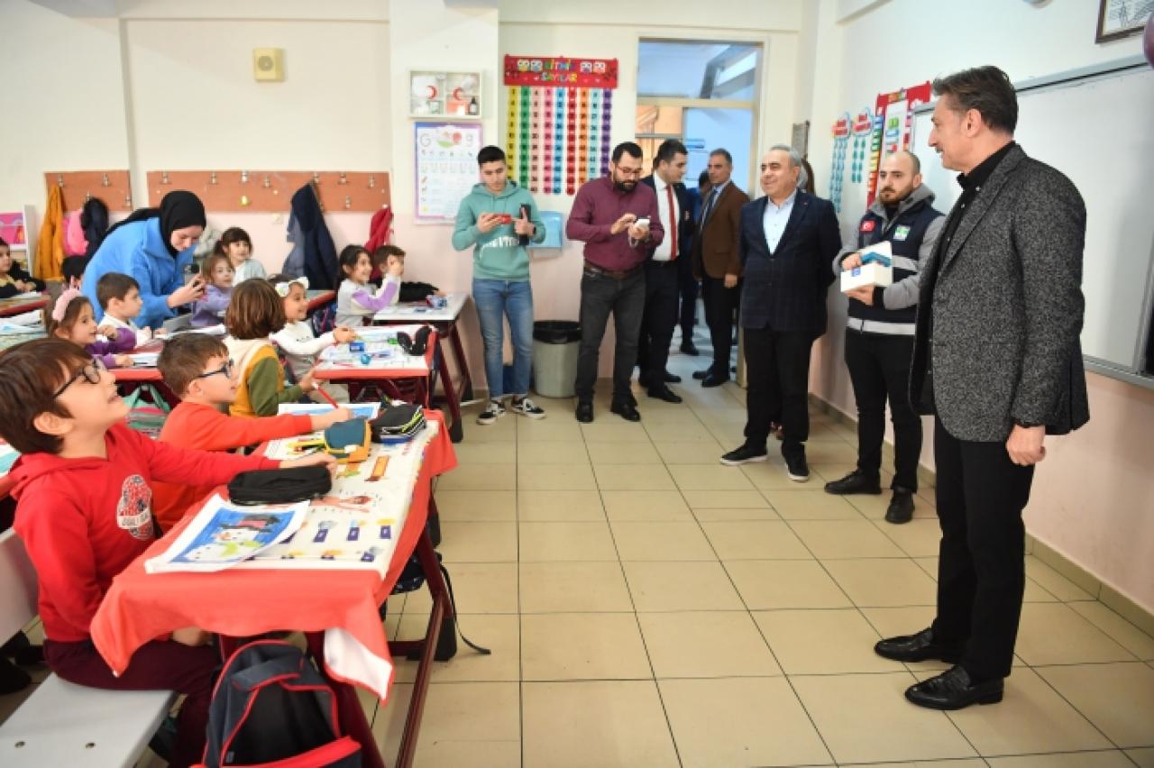 Bahçelievler Belediyesi’nden 600 TL kırtasiye yardımı