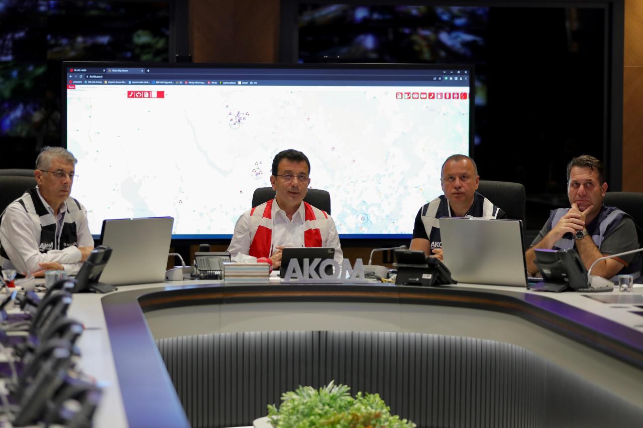 İBB, 2 BİN 137 PERSONEL VE BİN 161 ARAÇ-İŞ MAKİNASI İLE SAHADA