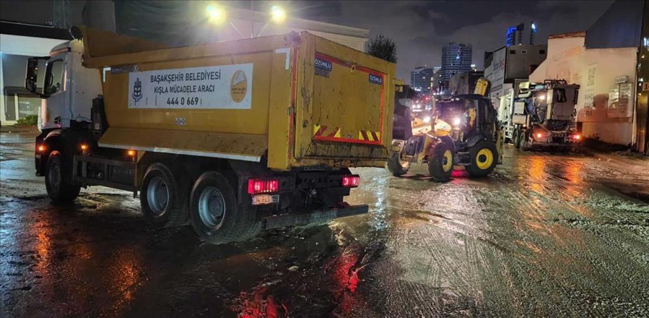 BAŞAKŞEHİR BELEDİYESİ TÜM EKİPLERİYLE SAHADA