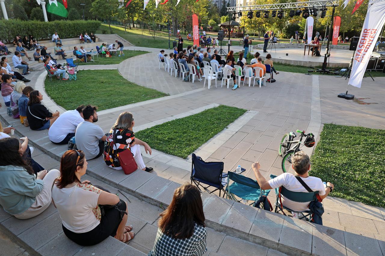 BÜYÜK ŞAİR NÂZIM HİKMET ATAŞEHİR’DE ŞİİRLERLE ANILDI