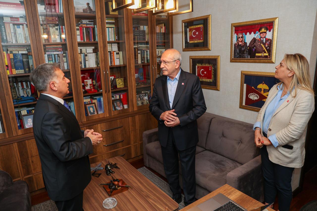 CHP Genel Başkanı Kemal Kılıçdaroğlu, Dorukhan Büyükışık’ın Ailesini Ziyaret Etti