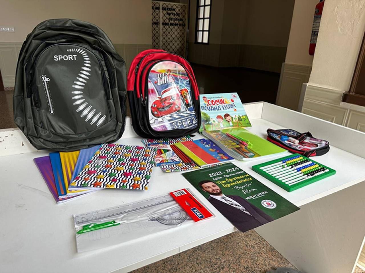 KÂĞITHANE BELEDİYESİ 20 BİN ÖĞRENCİYE ÇANTA VE KIRTASİYE YARDIMINDA BULUNDU