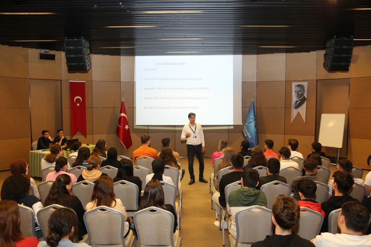 STAJYER ÖĞRENCİLERE İŞ SAĞLIĞI VE GÜVENLİĞİ EĞİTİMİ