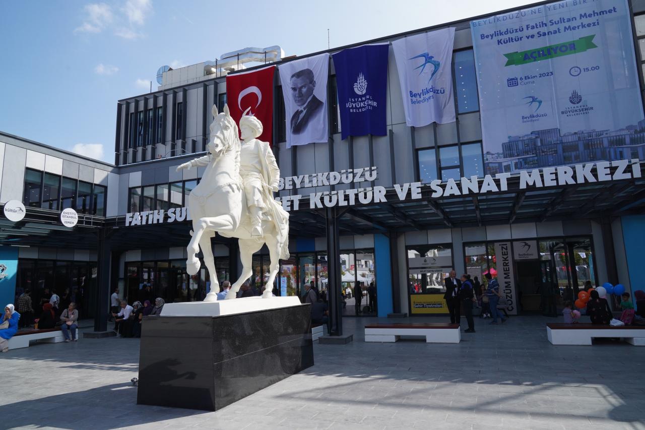 BATI İSTANBUL’UN EN BÜYÜK KÜLTÜR TESİSİ BEYLİKDÜZÜ’NDE AÇILDI