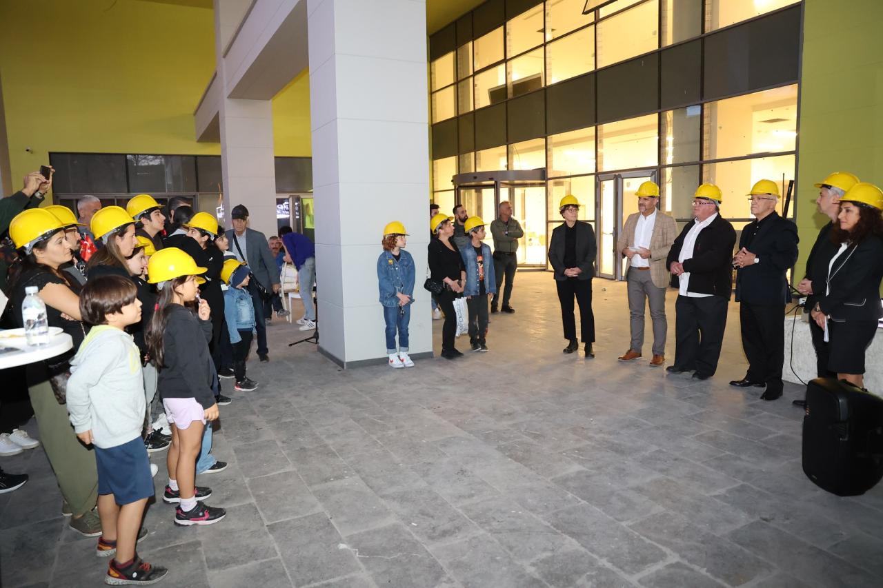 DOSTLUK VE KARDEŞLİK MESAJINI İNSAN YÜZLERİ İLE VEREN PROJE İÇERENKÖY’DE SERGİLENİYOR