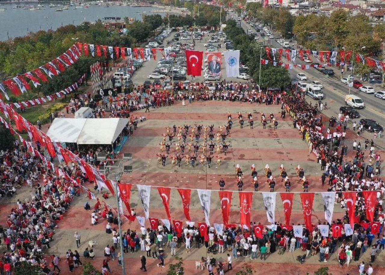 Cumhuriyetin 100’üncü yılı Tuzla’da coşkuyla kutlandı