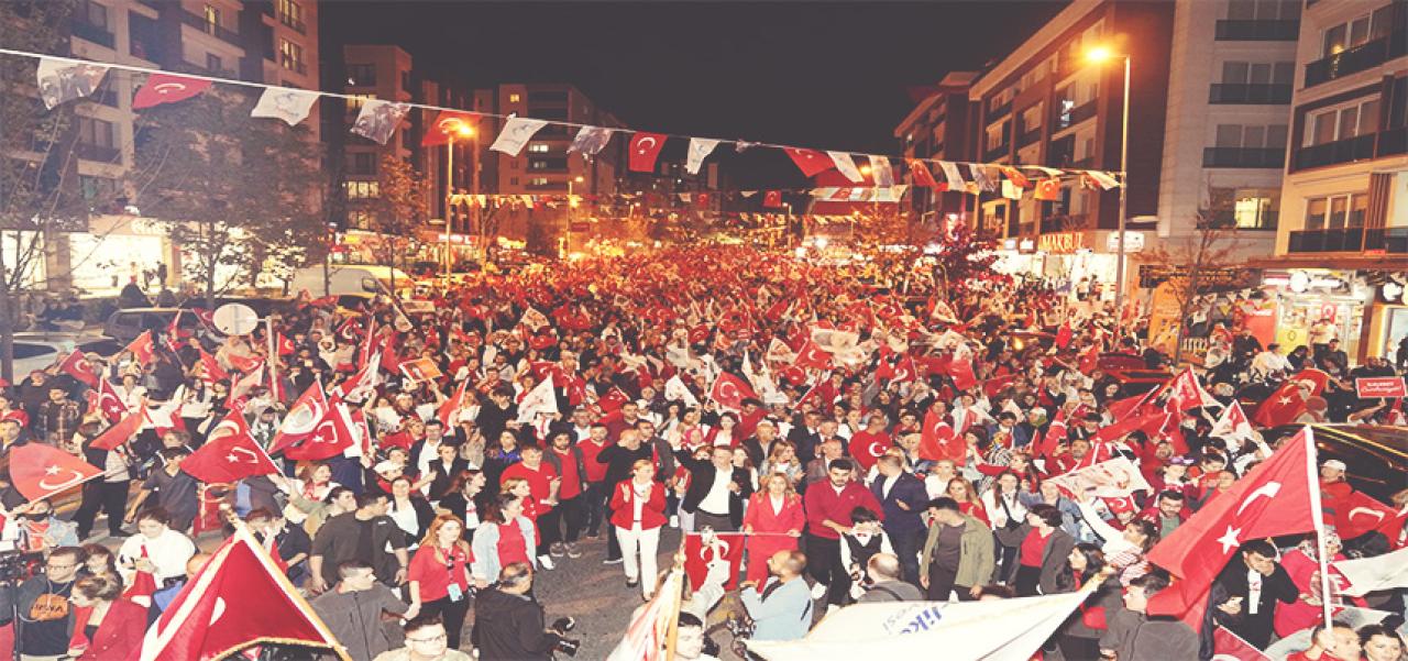 BEYLİKDÜZÜ’NDE BİNLERCE KİŞİ 100.YIL İÇİN YÜRÜDÜ