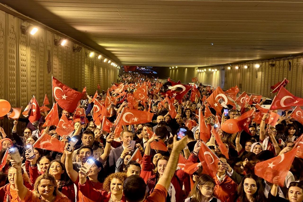 Avcılar Tarihinin En Kalabalık Cumhuriyet Korteji