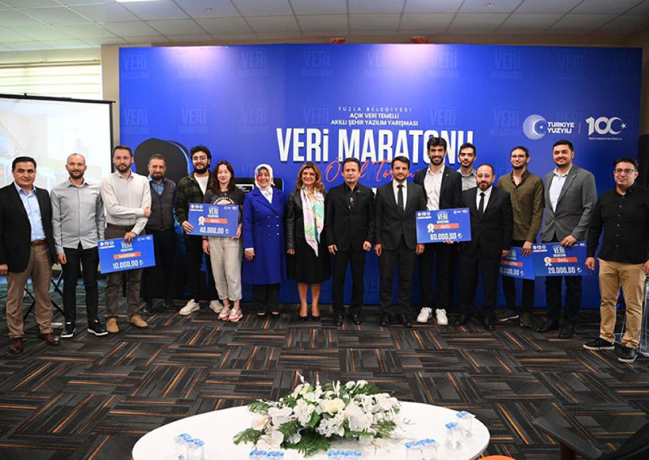 Tuzla’da düzenlenen ‘Veri Maratonu’ Yarışması'nda ödüller sahiplerini buldu