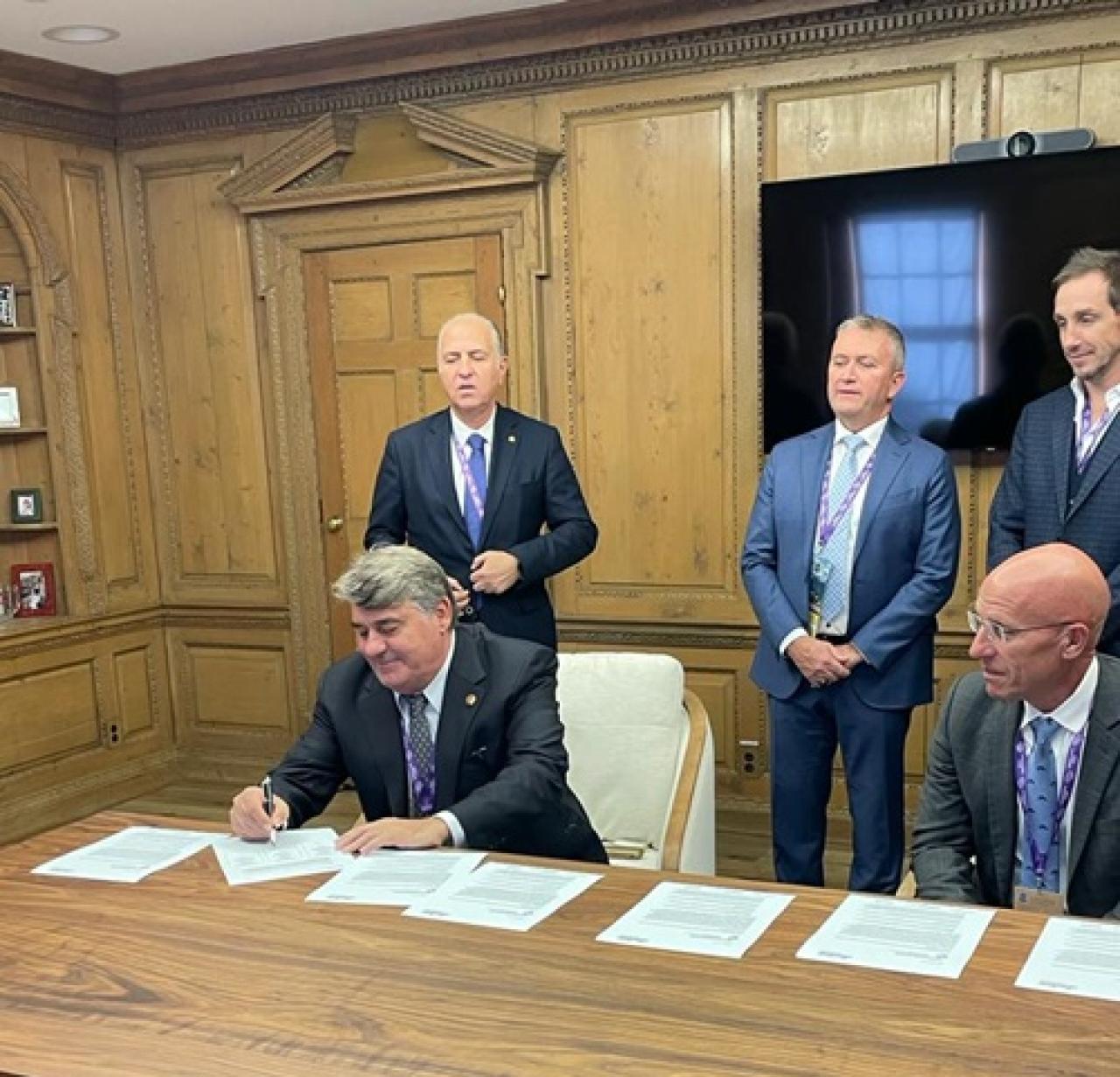 Kulübümüz ile Stronach Grubu arasında sözleşme imzalandı