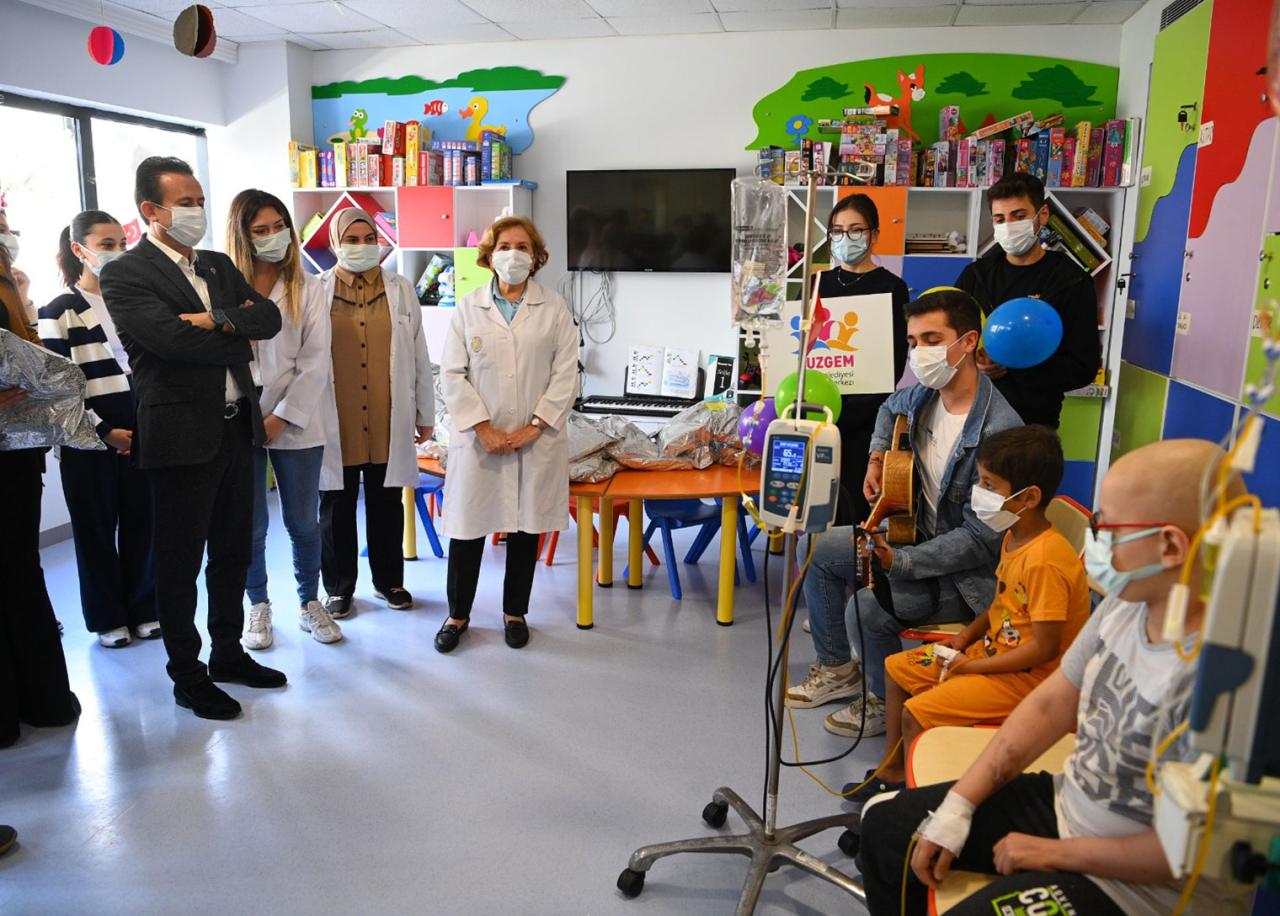 Tuzla Belediyesi Gençlik Merkezi'nden Lösemili Çocuklara Moral