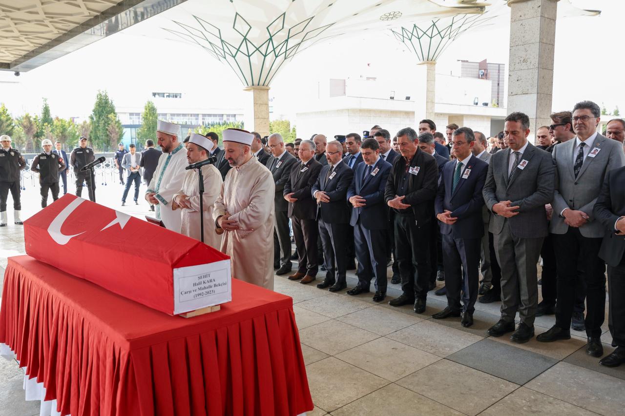 CHP Genel Başkanı Özgür Özel, Şehit Cenazesine Katıldı