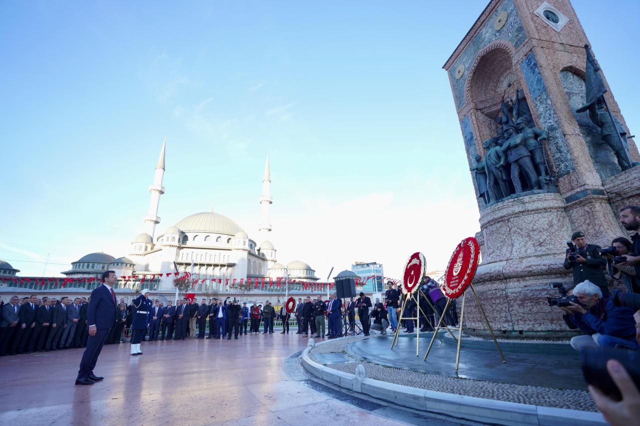 ULU ÖNDER MUSTAFA KEMAL ATATÜRK, TAKSİM’DE ANILDI