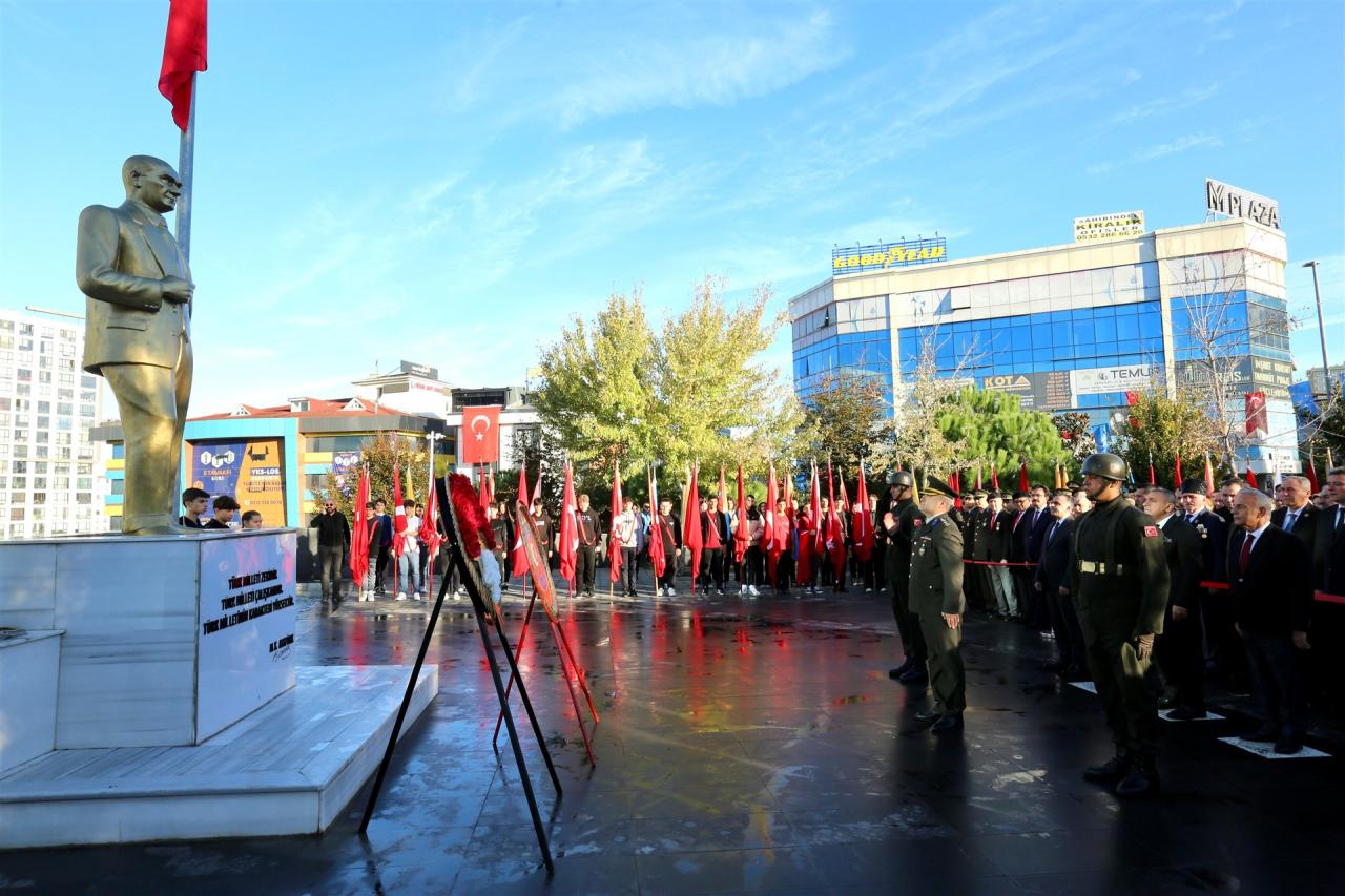 KÜÇÜKÇEKMECE ATASINI UNUTMADI