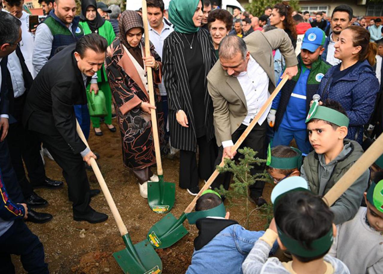 Milli Ağaçlandırma Günü’nde Tuzla’da 3 bin 300 fidan toprakla buluşturuldu