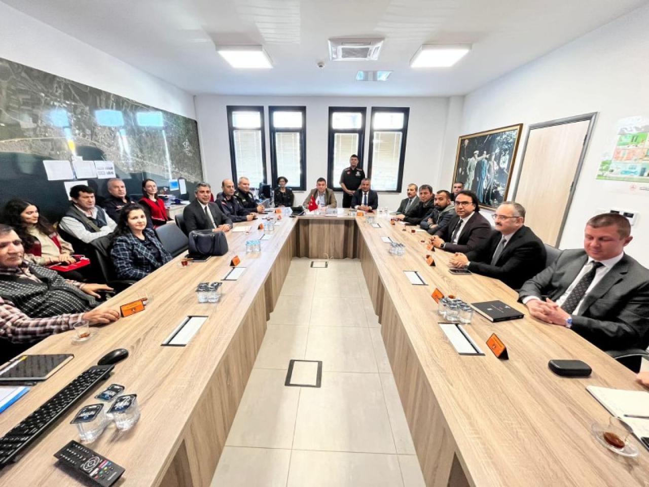 SİLİVRİ’DE KARLA MÜCADELE TOPLANTISI YAPILDI