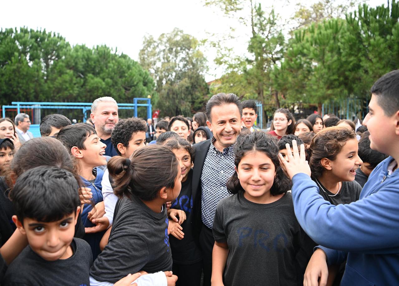 Öğrenci Vadetti, Belediye Başkanını Sınıfa Getirdi
