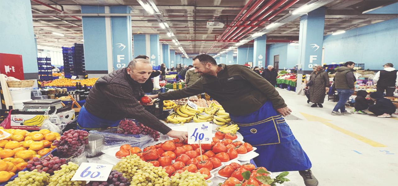 YAKUPLU YENİ KAPALI PAZAR ALANINA KAVUŞTU