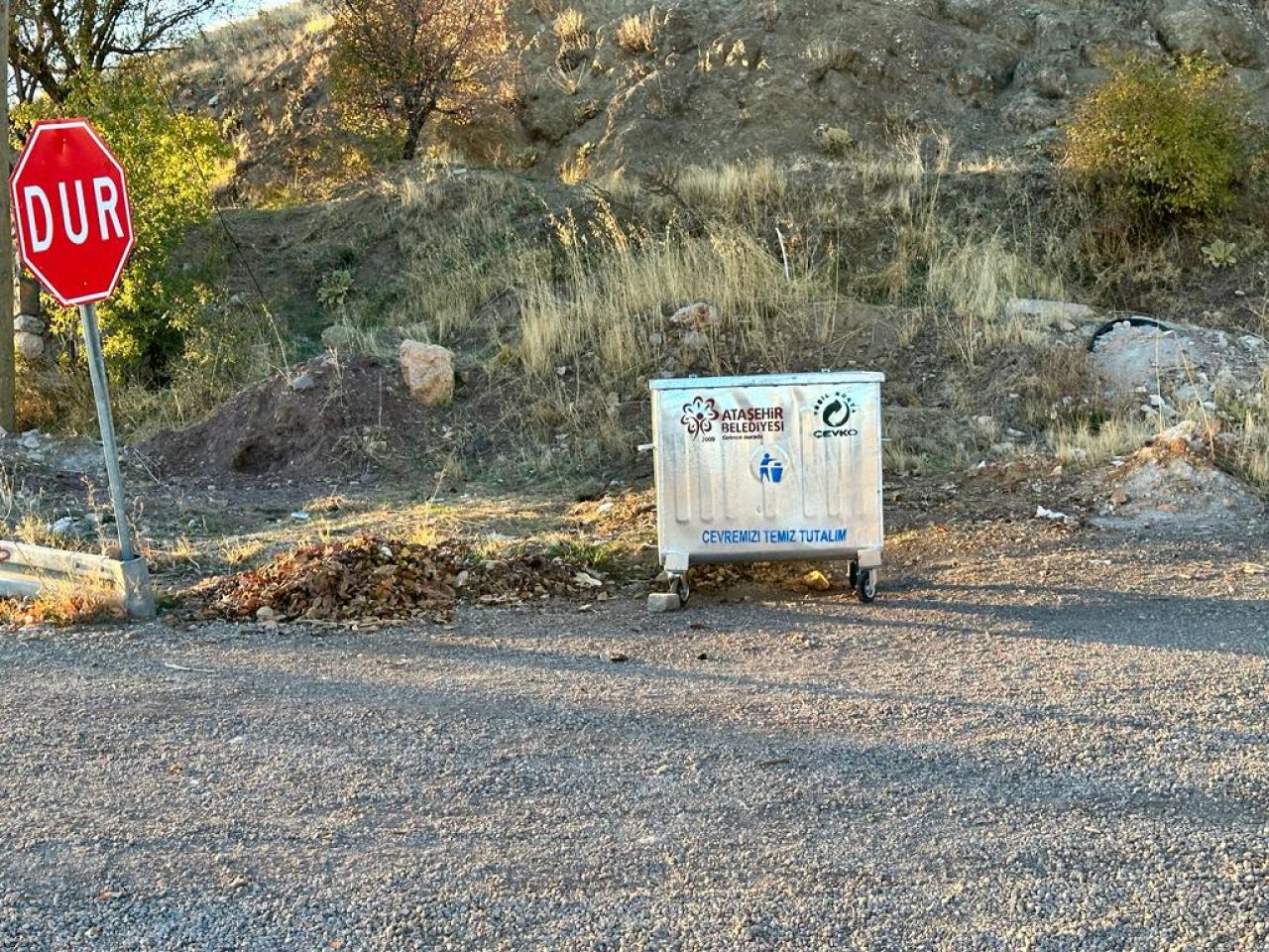 DEPREM BÖLGESİNE 50 ADET EVSEL ATIK KONTEYNERİ GÖNDERİLDİ