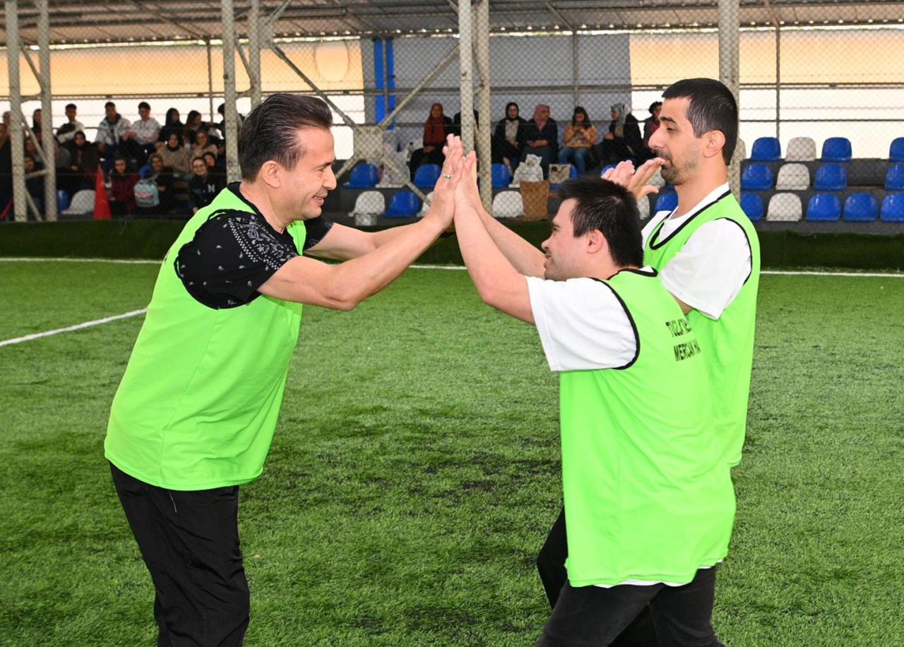 Engellerin Engel Olmadığı Futbol Maçı Tuzla’da Oynandı
