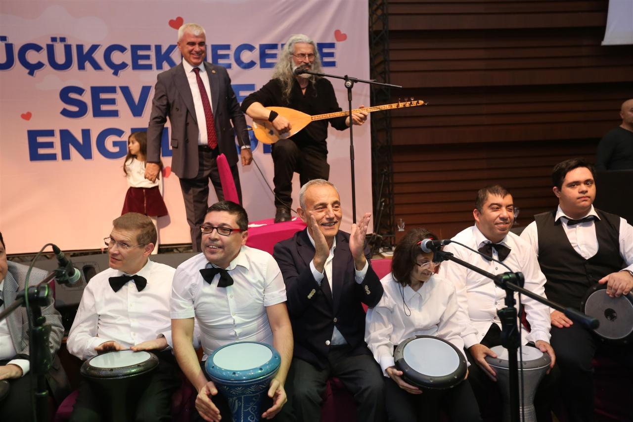 KÜÇÜKÇEKMECE’DE ENGELLİLER GÜNÜ DAYANIŞMA YEMEĞİ