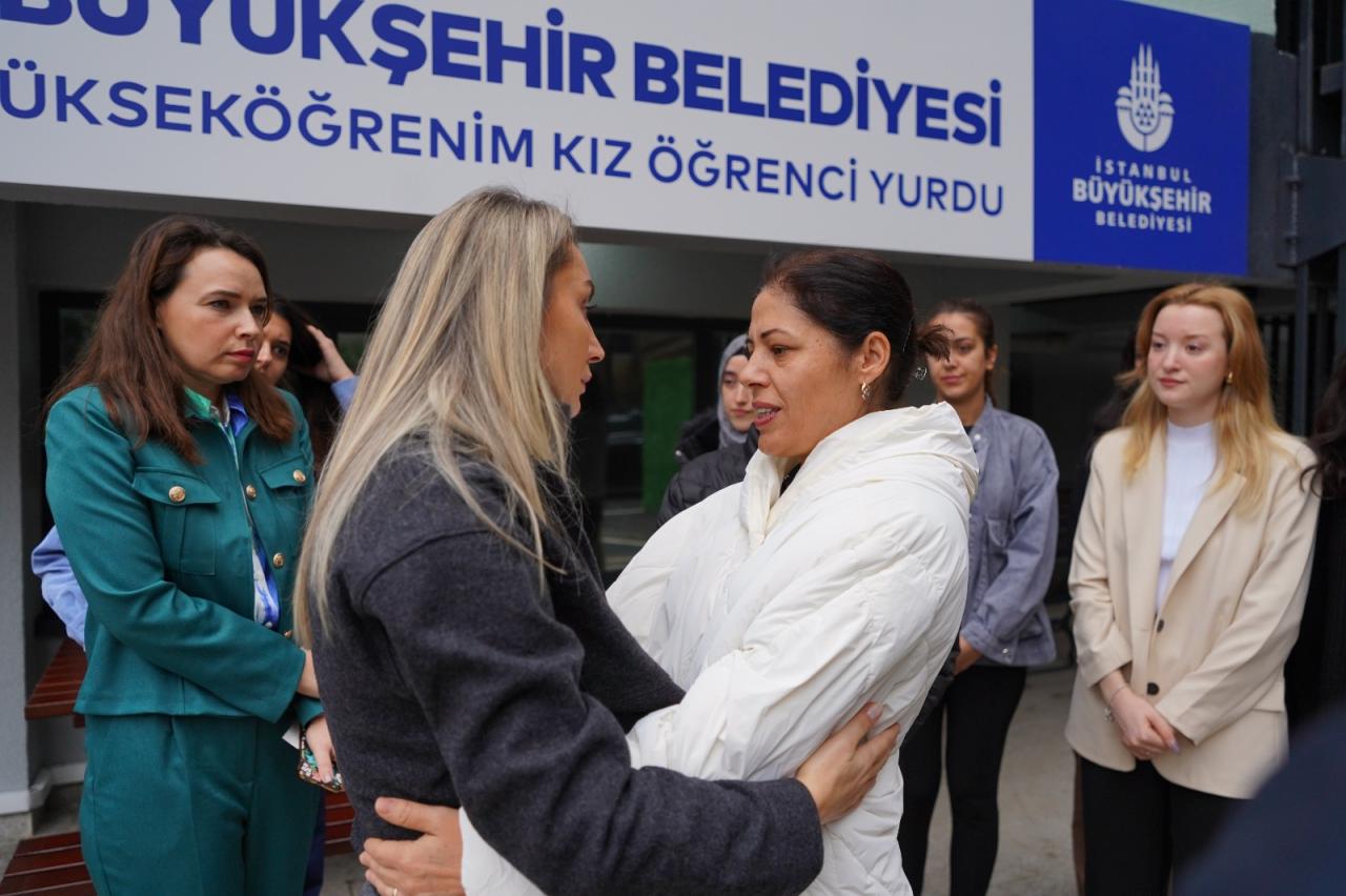 ZEREN ERTAŞ’IN AİLESİYLE KIZLARININ ADINI TAŞIYAN YURTTA BULUŞTU