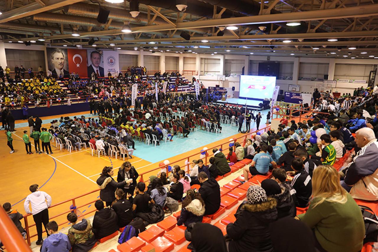 KÂĞITHANE BELEDİYESİ’NDEN AMATÖR SPOR KLÜPLERİNE DESTEK