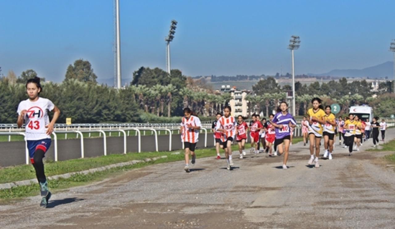Şirinyer'de öğrencilere yönelik Atatürk Koşusu gerçekleştirildi