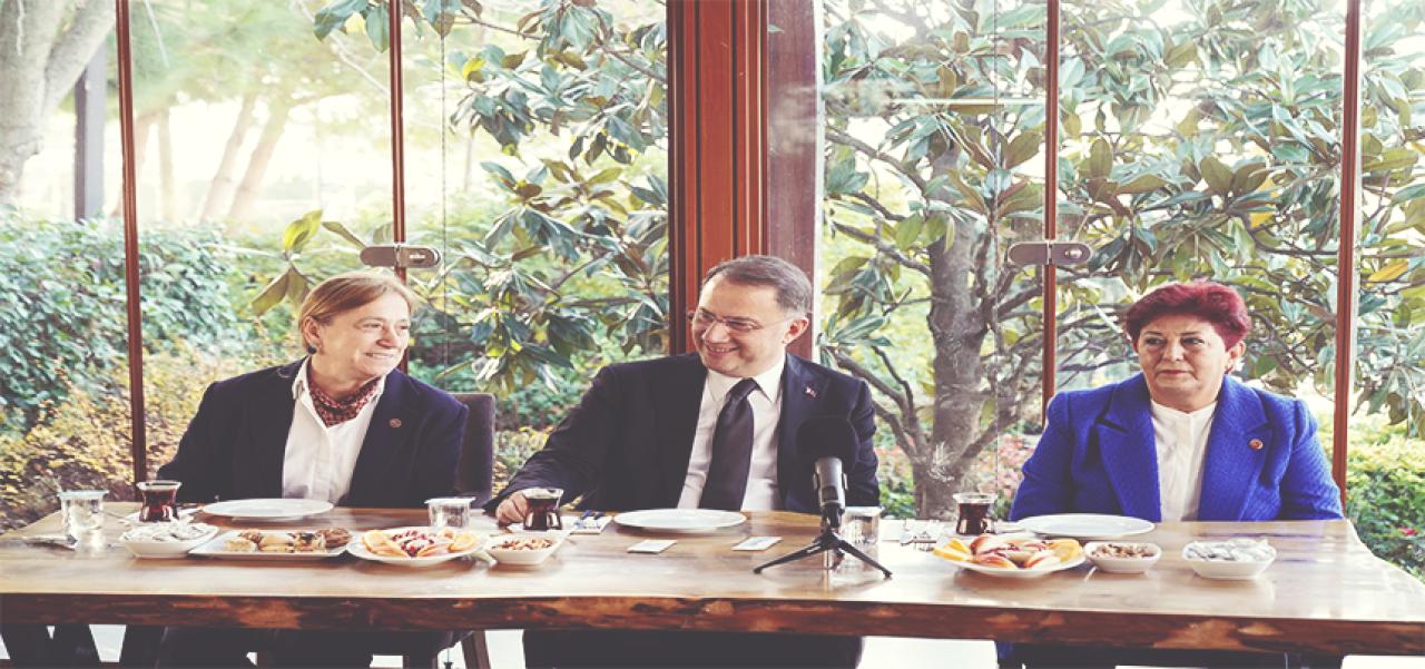 BAŞKAN ÇALIK KADIN GİRİŞİMCİLERLE BULUŞTU