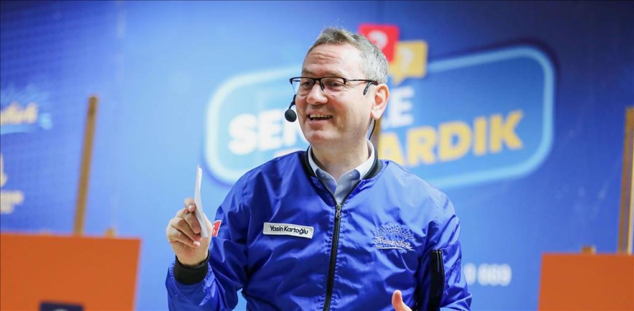 BAŞKAN KARTOĞLU'NDAN GENÇLERE BİLGİSAYAR UYARISI