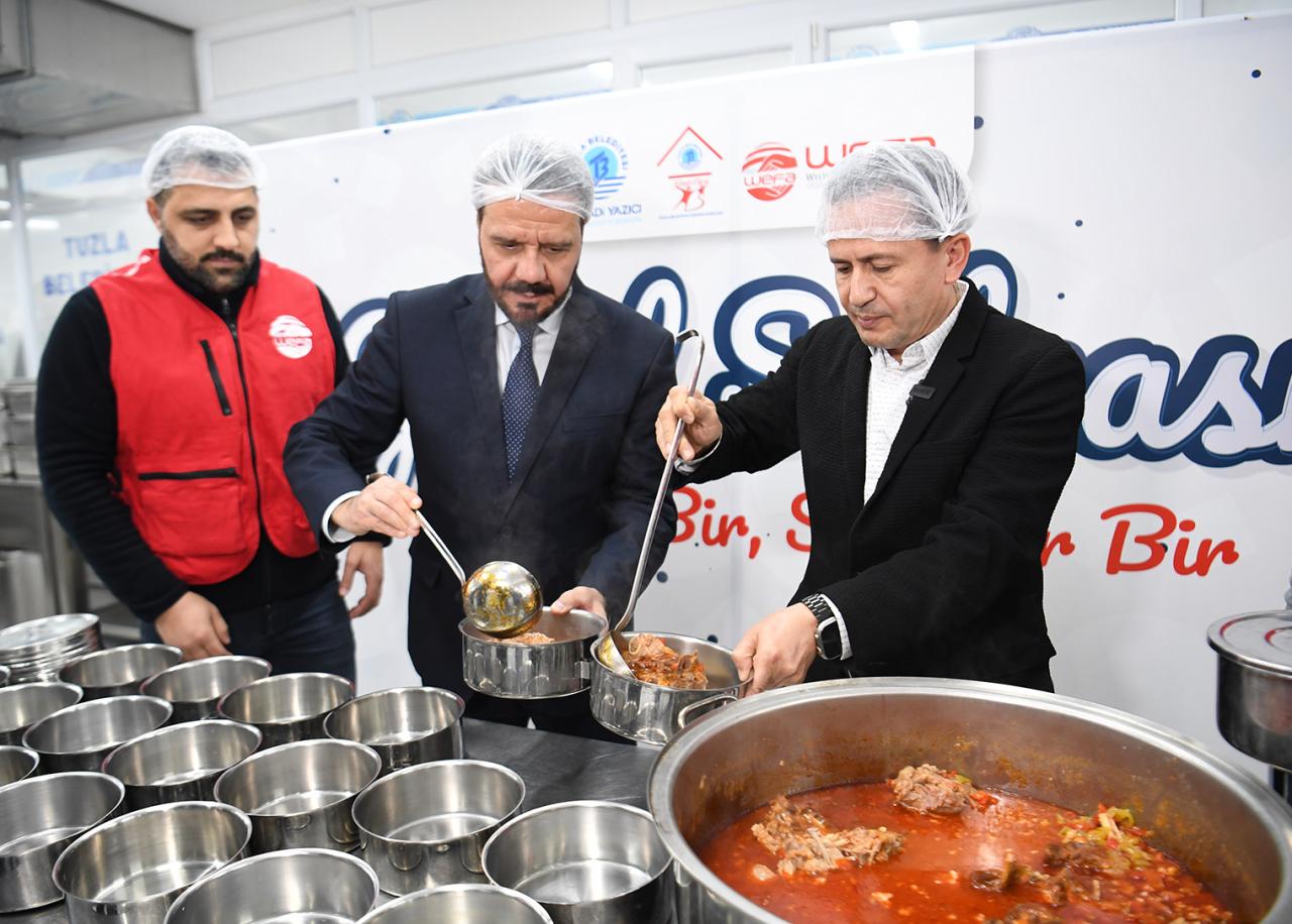 Tuzla'da Her Gün Gereksinim Duyan 5 Bin Vatandaşa Yemek Dağıtılıyor